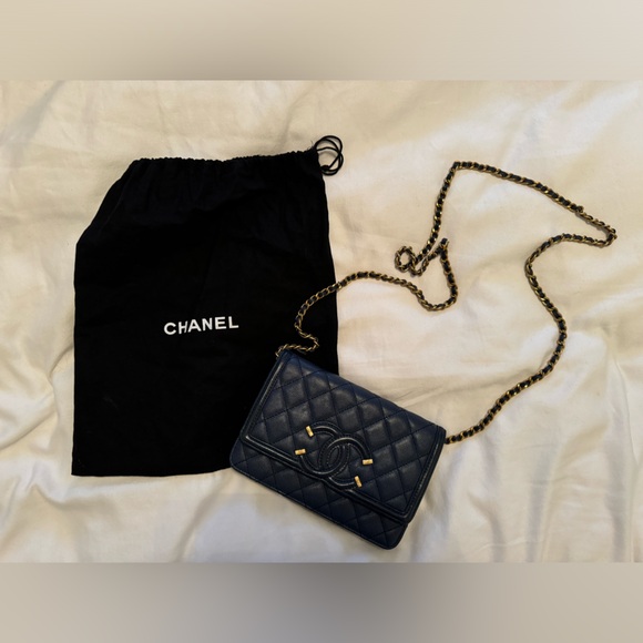 CHANEL Caviar Quilted CC Filigree Wallet On Chain WOC Navy - Picture 2 of 10